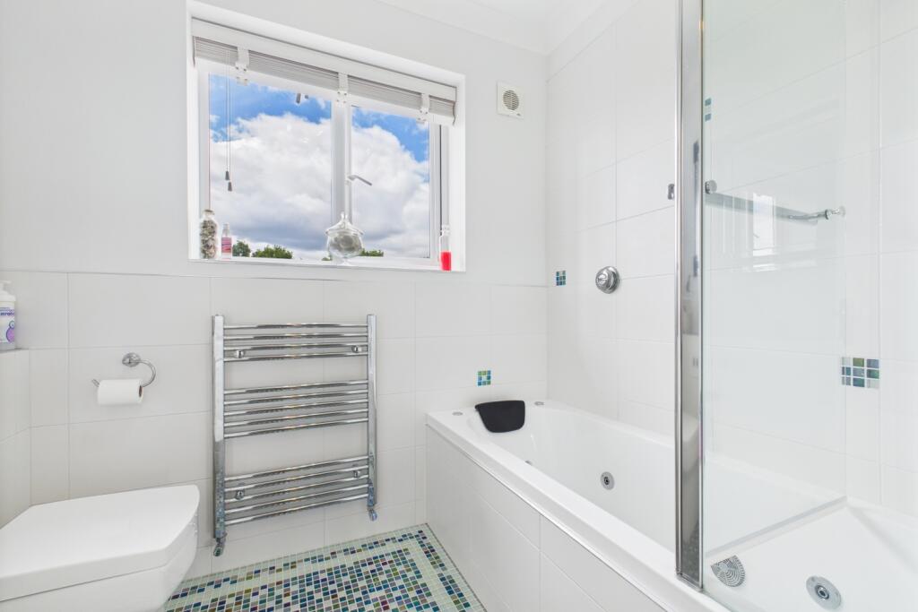 CAM03162G0-PR0302-STILL039