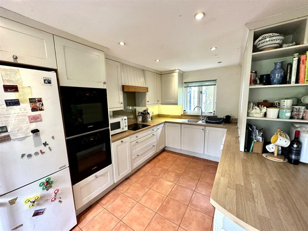 KITCHEN/BREAKFAST ROOM