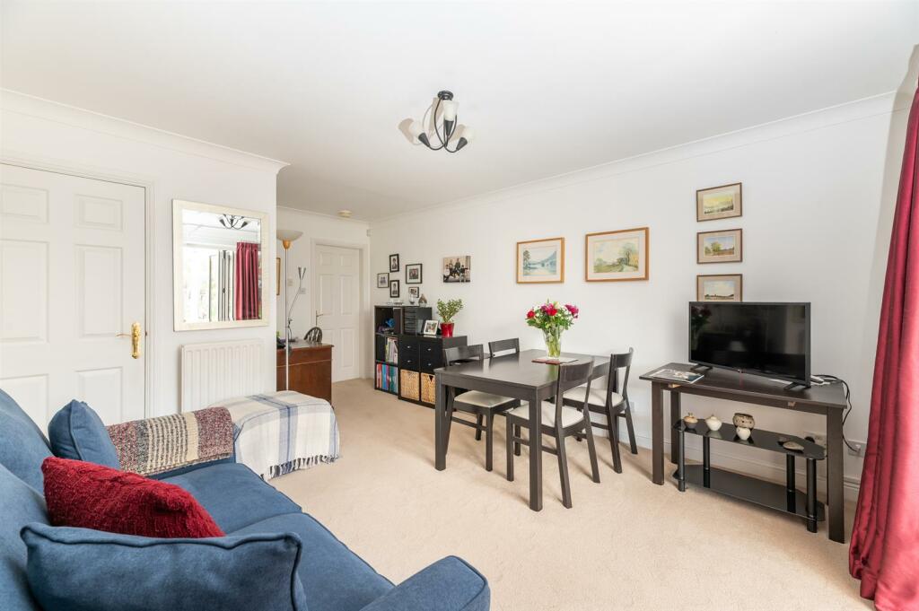 Sitting &amp; Dining Room