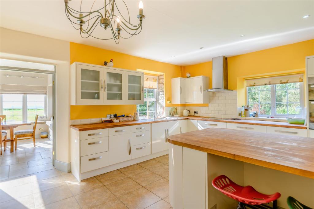 8436331-interior03.jpg