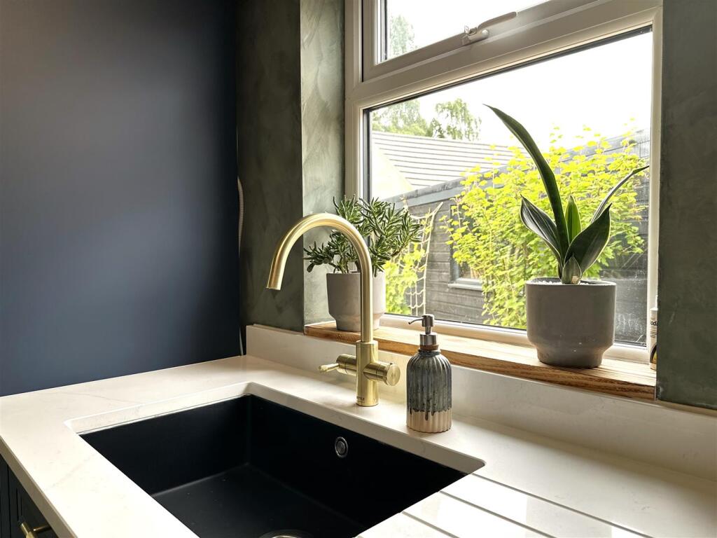 High-Quality Kitchen Fittings 035
