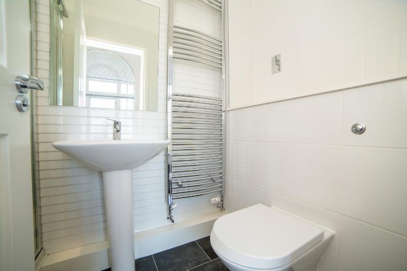 76 Robertson Drive 6 (800x533).jpg