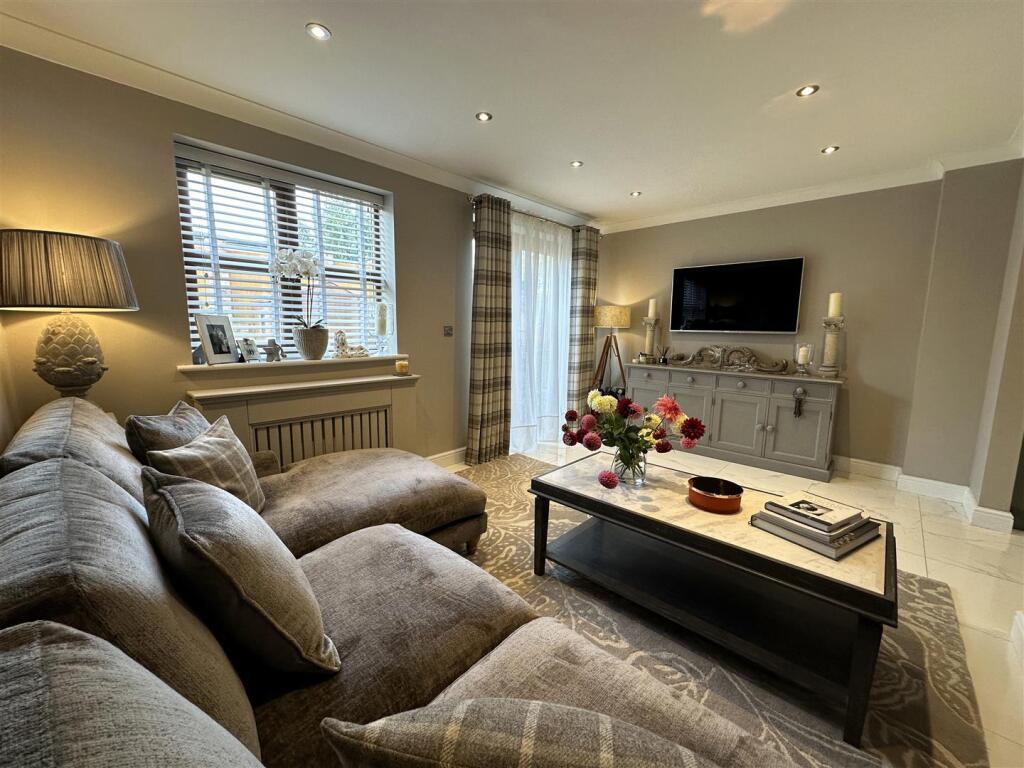 Lounge1.jpg