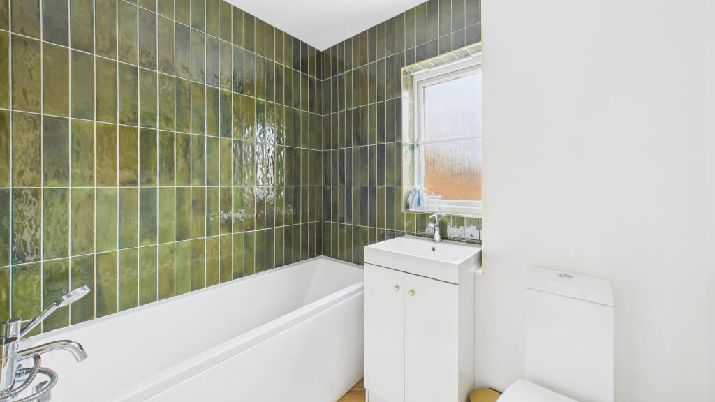 CAM04968G0-PR0080-STILL014