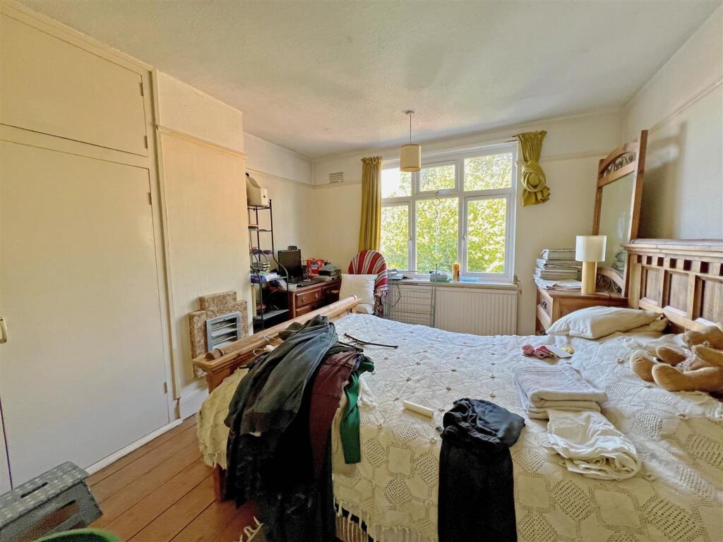 5 - Semi-detached House for Auction, Filton Park.j