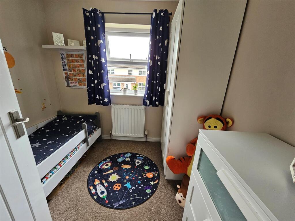 BEDROOM 4