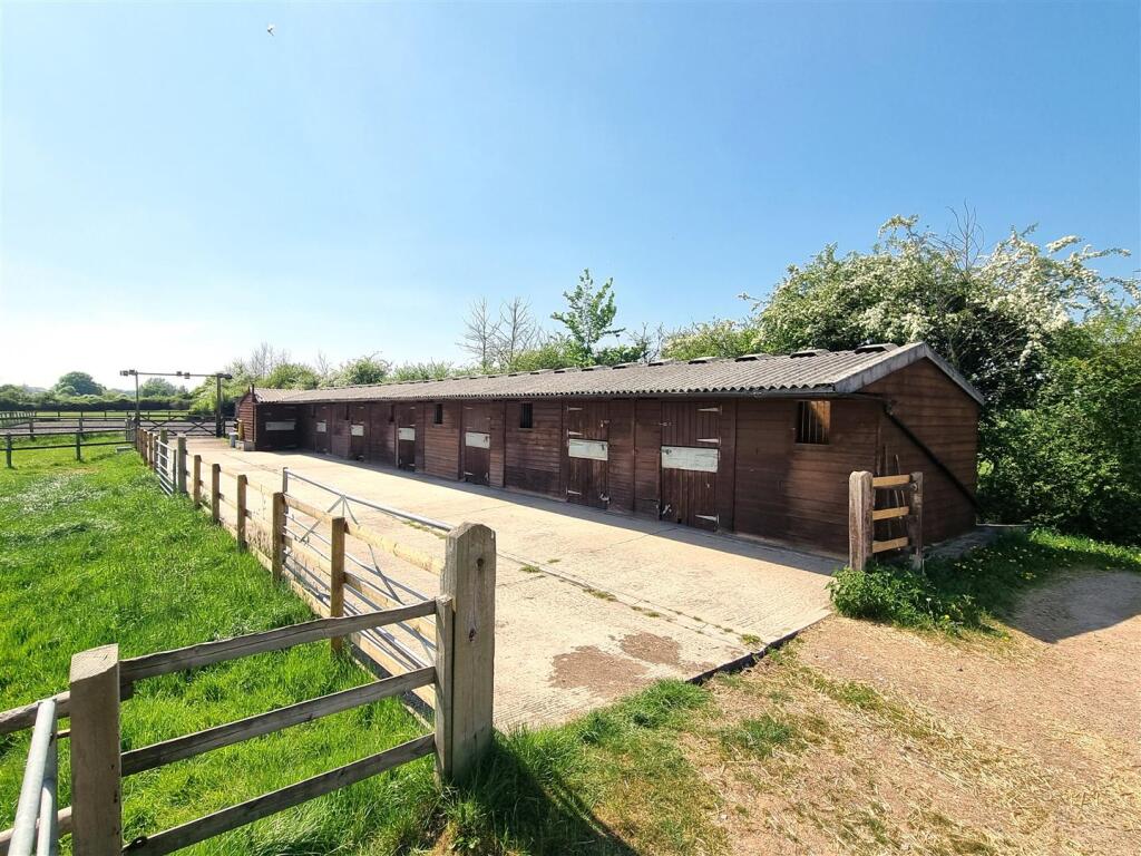 Stables at Rowde - Stables.jpg