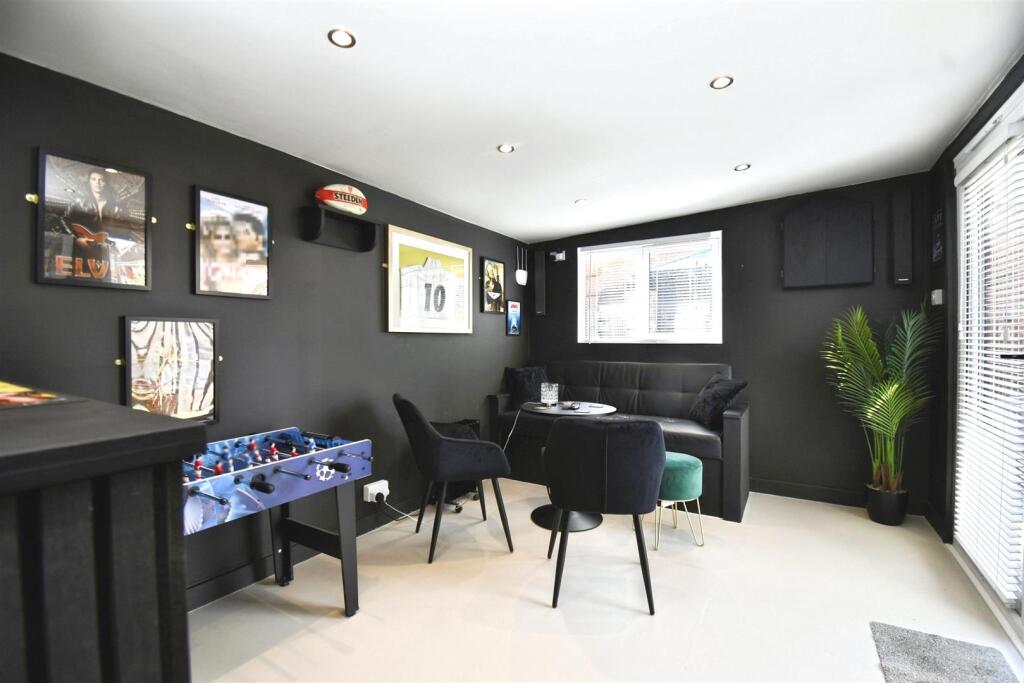 Bar/Games Room