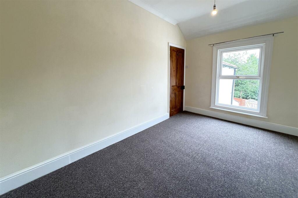 Bedroom  2.JPG