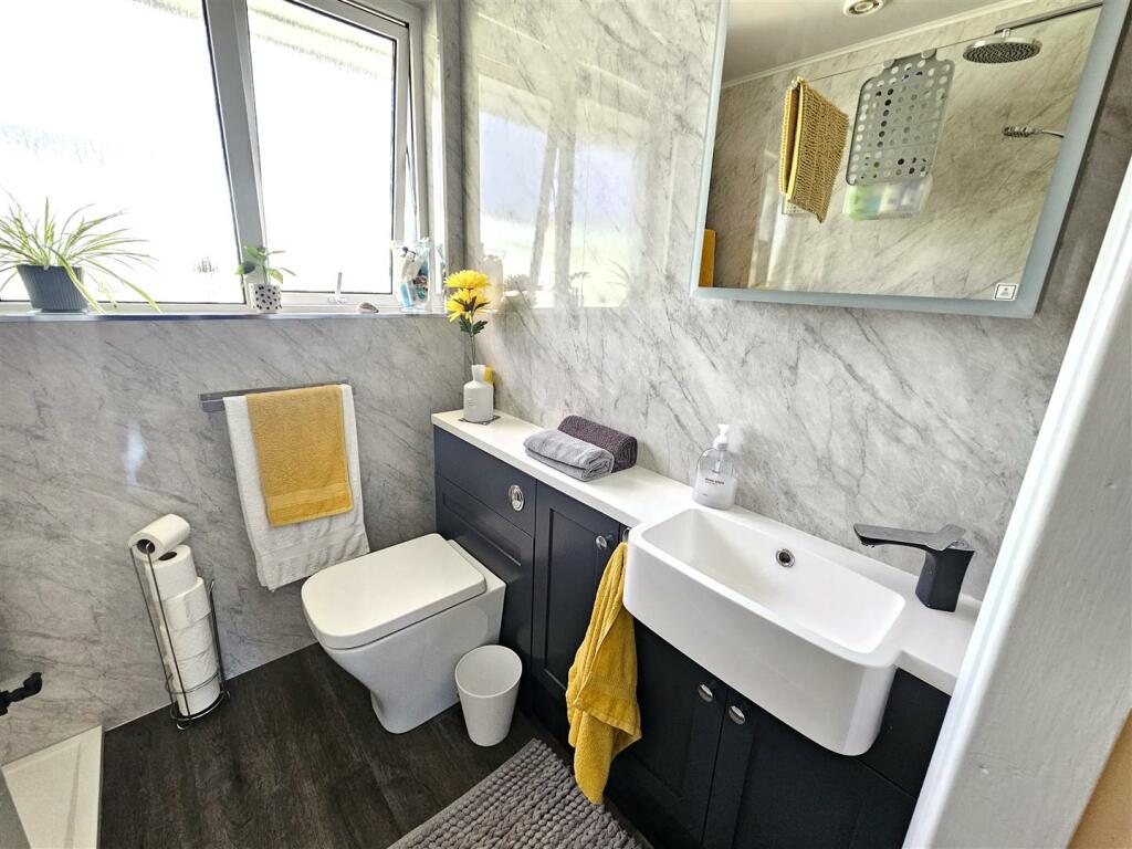 Shower Room (2).jpg