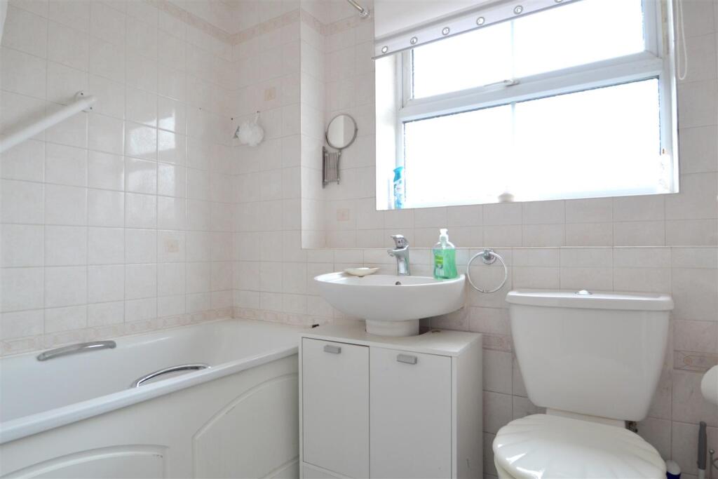BATHROOM.JPG