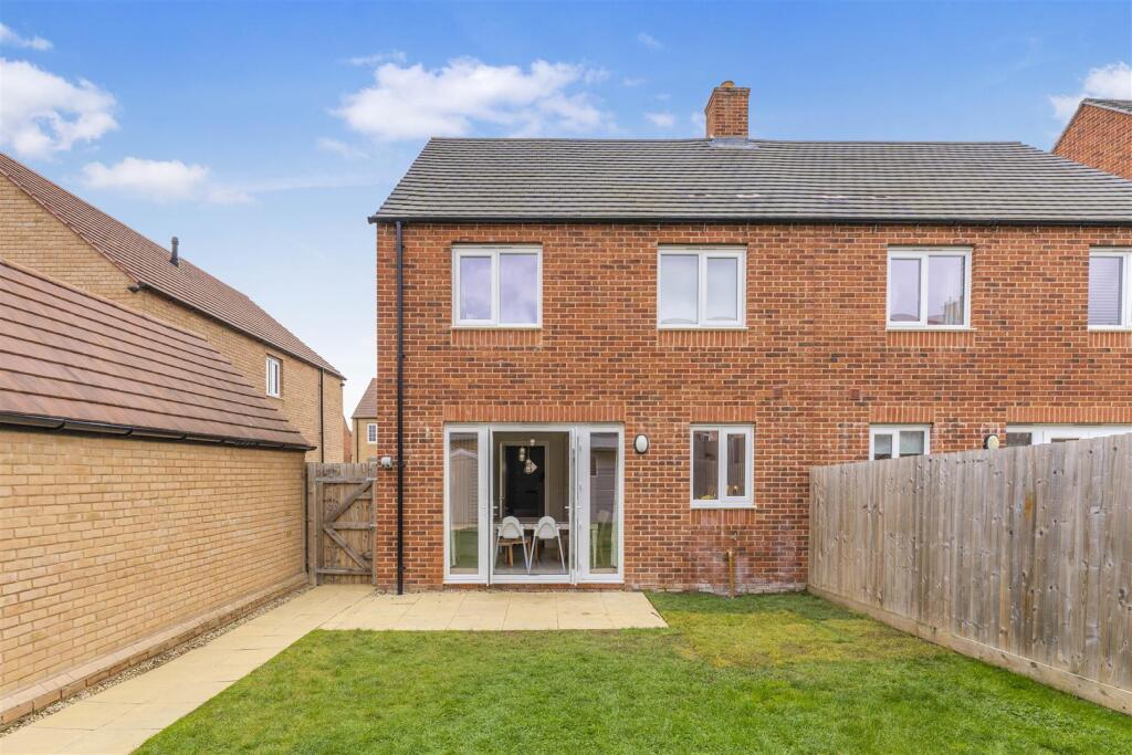 24 Bidwell Road, Banbury-18.jpg