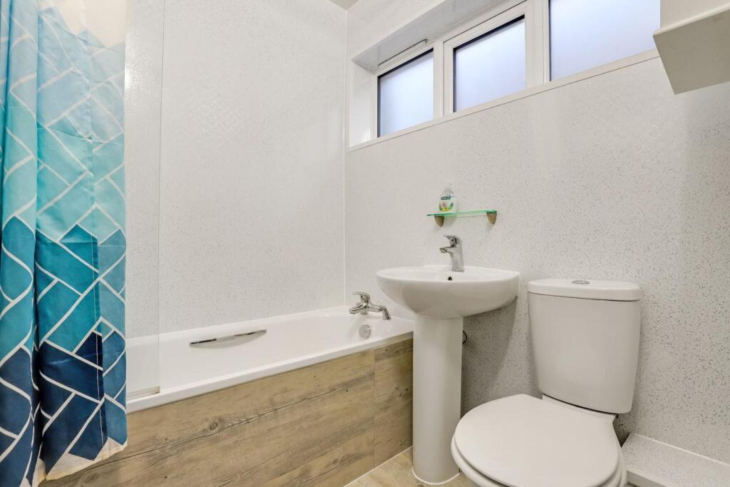 07-52b7JHPropWorld - 82 Meadowview Road - 37-mediu