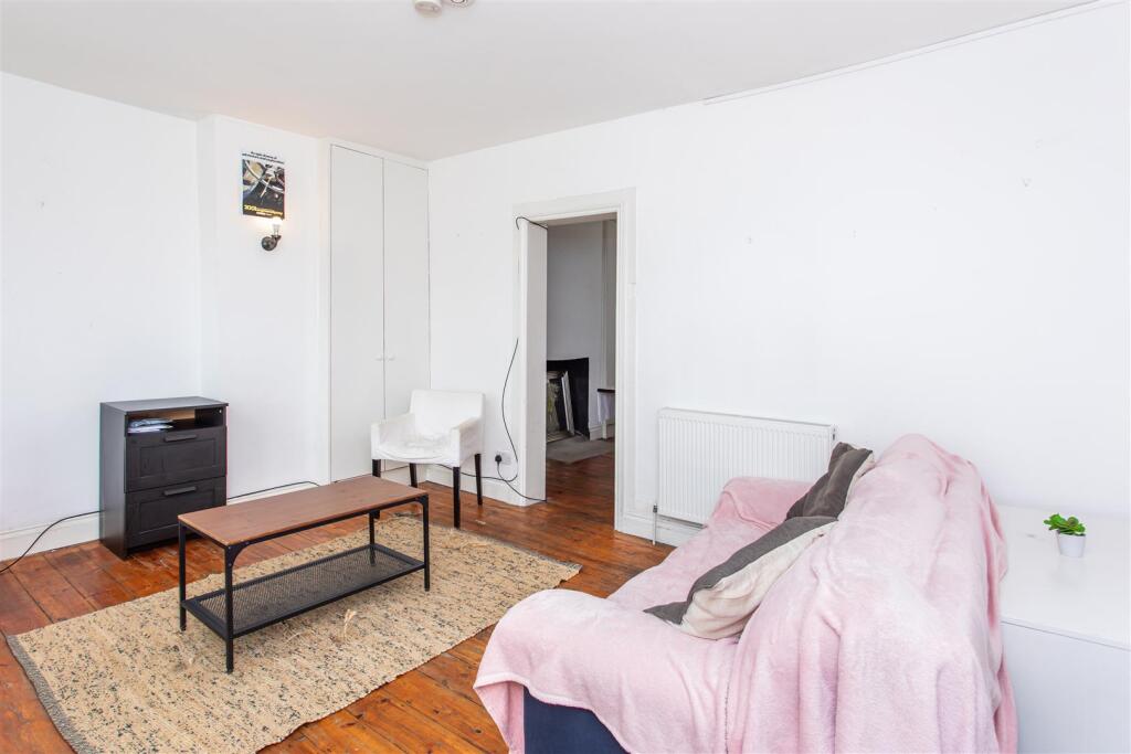 44 Coborn Road-6.jpg