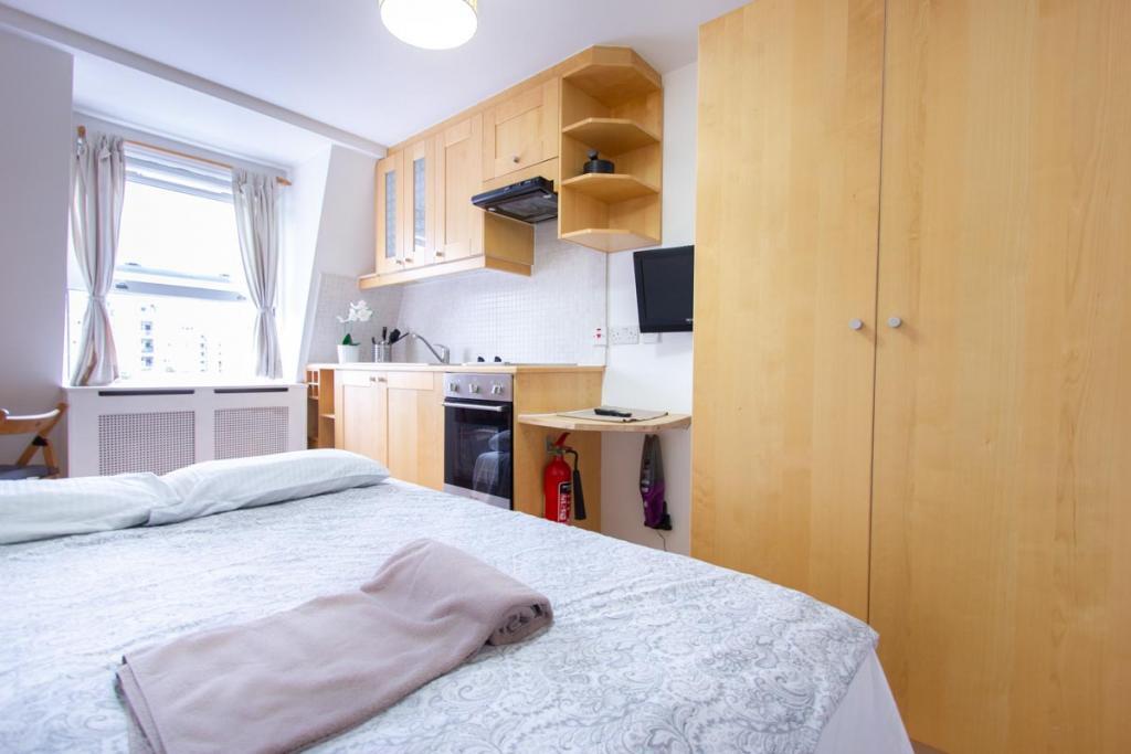 Semi-studio to rent