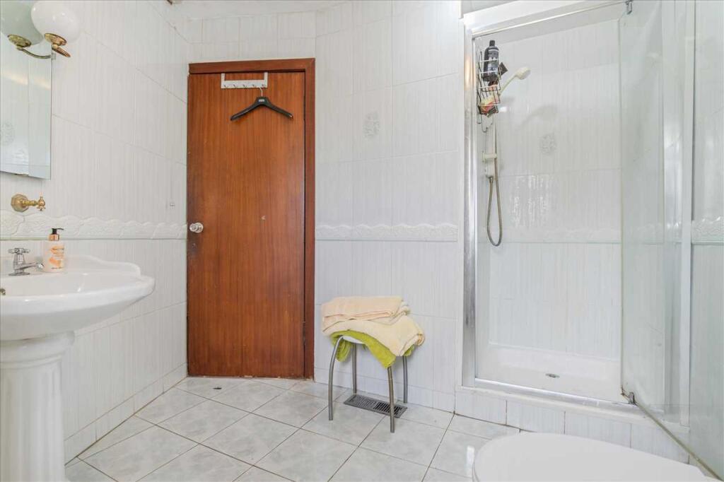 Shower Room (2)