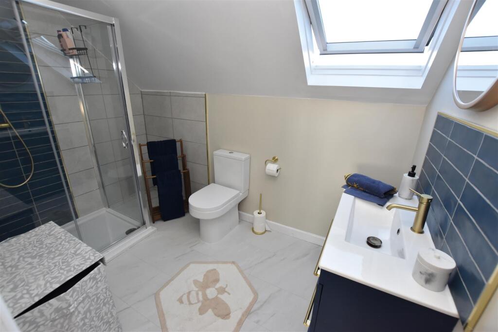 En Suite Shower Room.JPG