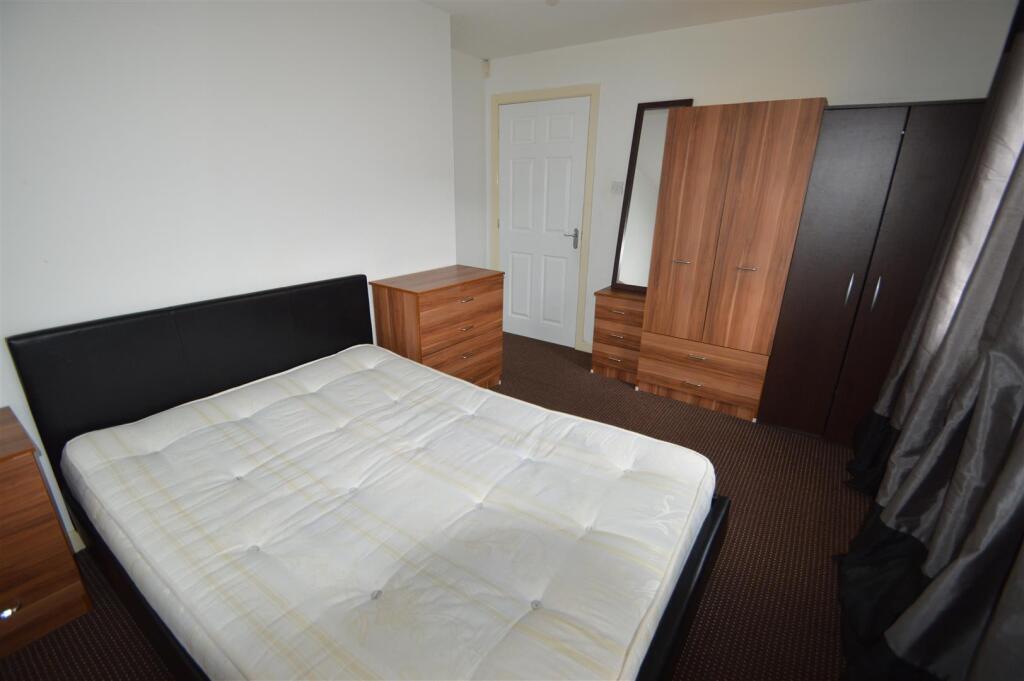 1 Mytton  Bedroom.JPG
