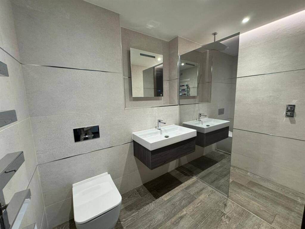 En suite 2.jpg
