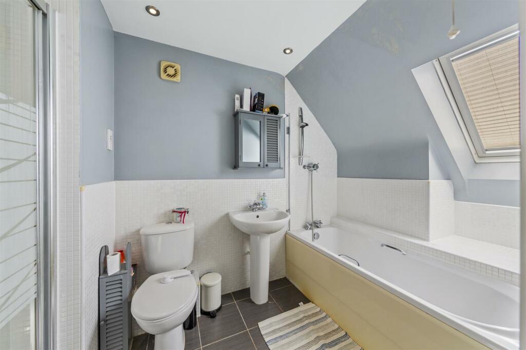 En-Suite Bathroom