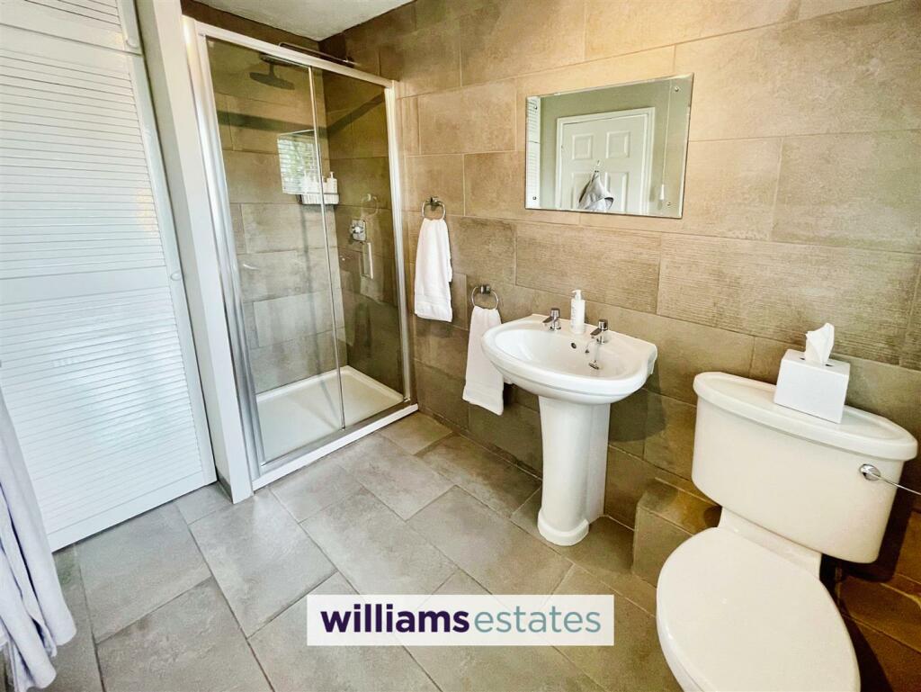 Bedroom Two En-suite