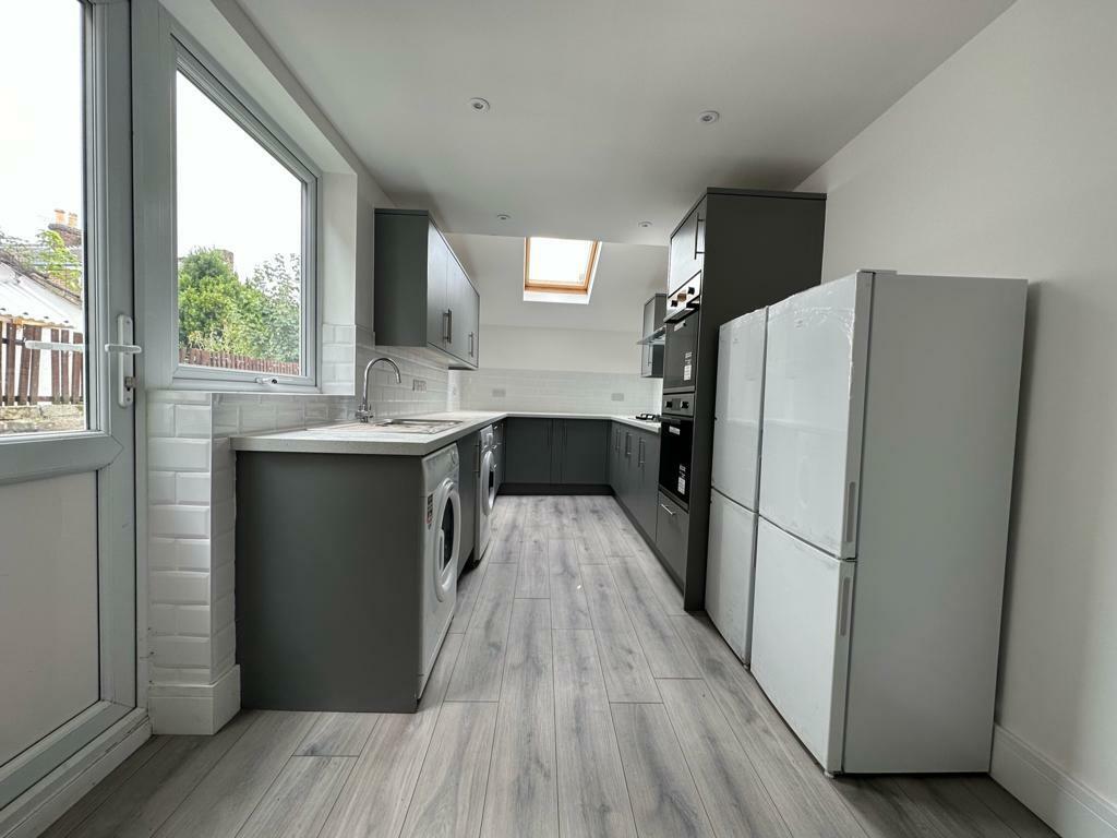 7B 2023 Kitch.jpg