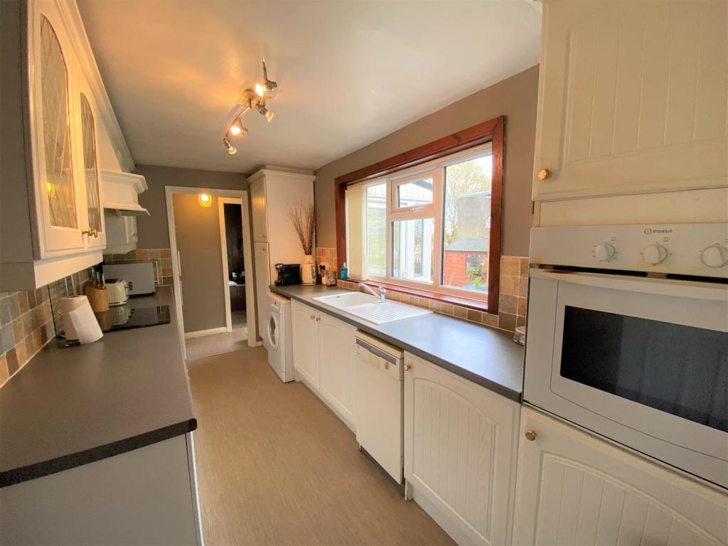 Kitchen2.jpg