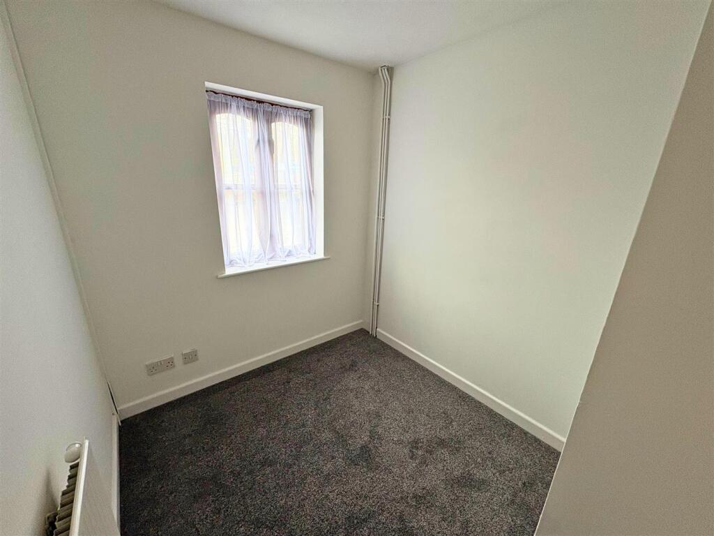 Bedroom 3a (edit).jpg