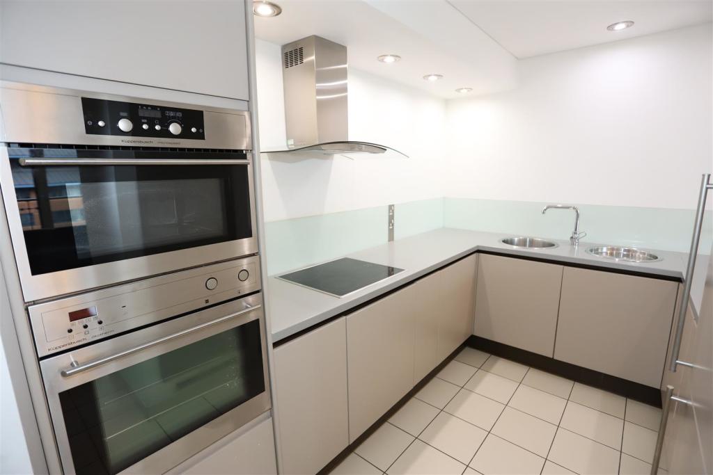 kitchen 1.JPG