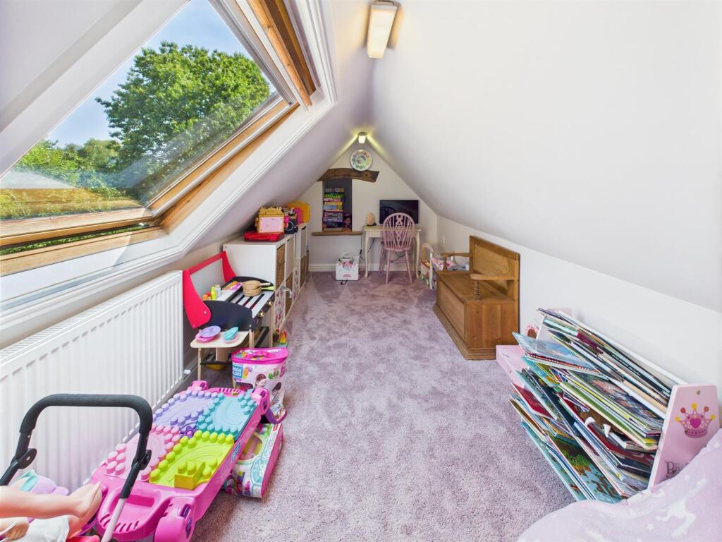 PLAY ROOM / HOME OFFICE