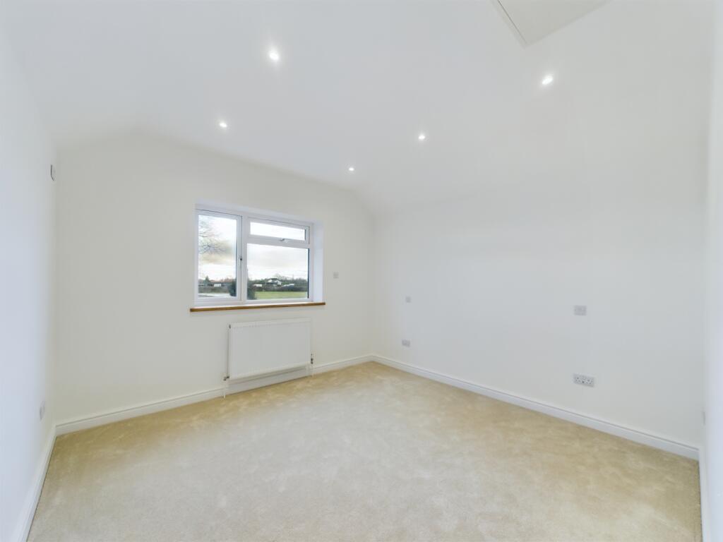 CAM02023G0-PR0113-STILL054