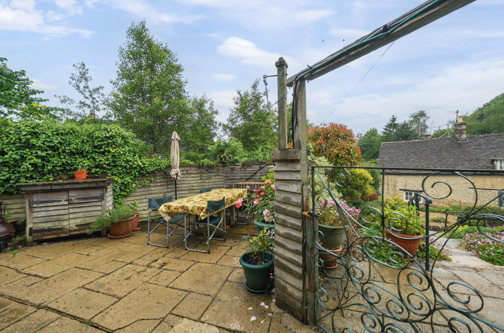 1301327-1-684ac4b...