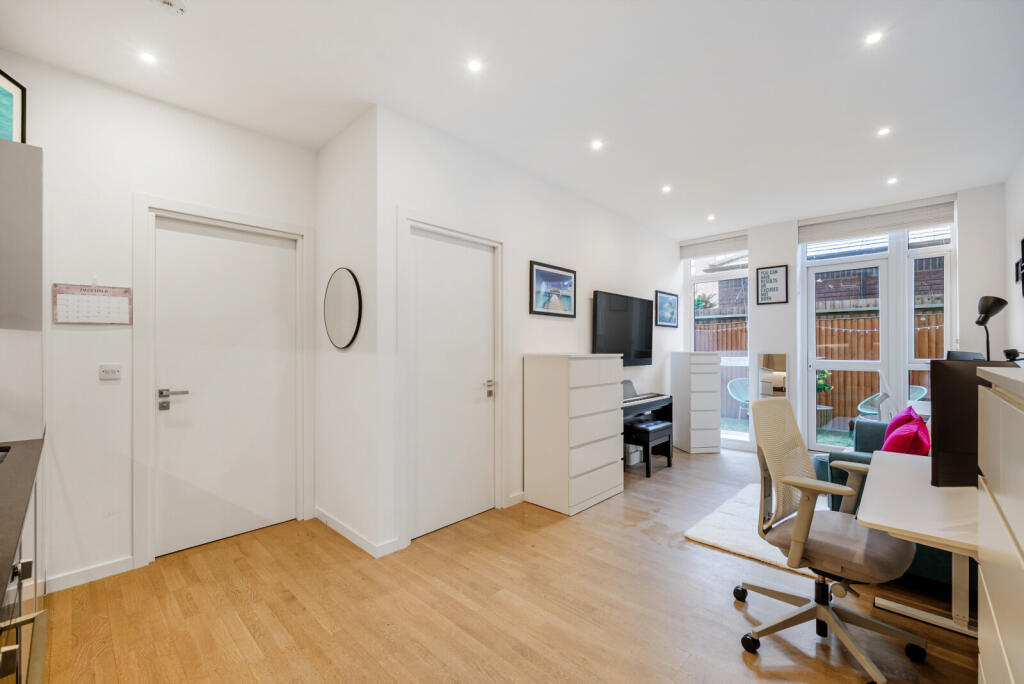 1385722-16-692ef3...