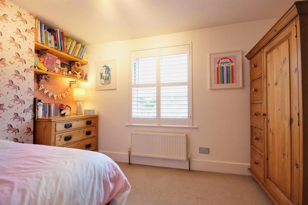BEDROOM 2