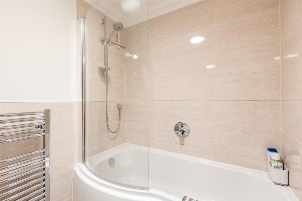 2 Kings Terrace, KT14 7AP - 5.jpg