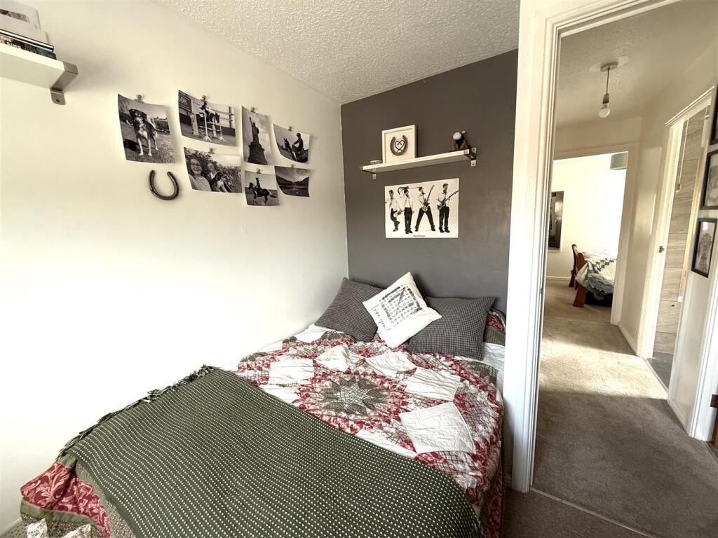 9 dyke bed.jpeg
