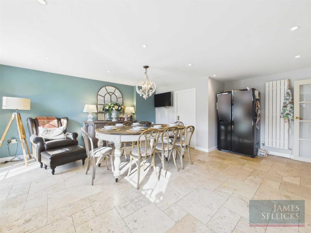 open plan dining kitchen