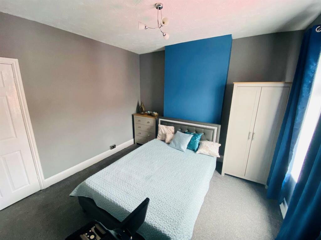 ROOM 2 - 4.jpg