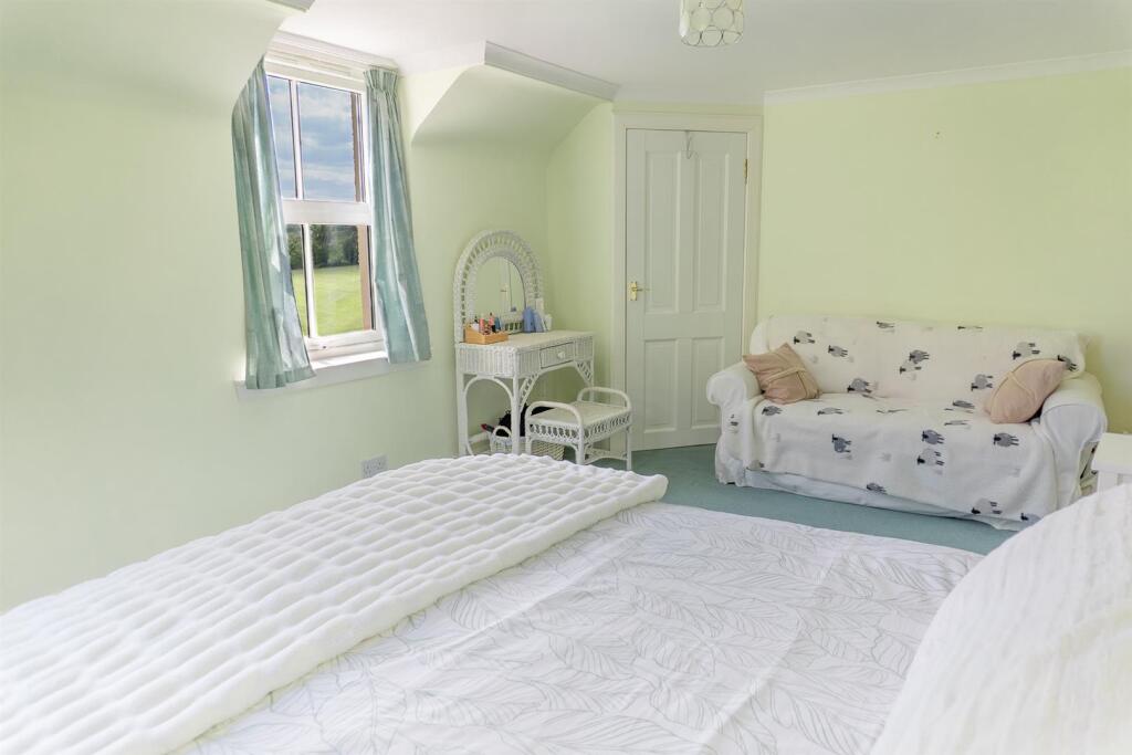 bedroom 3 -2.jpg