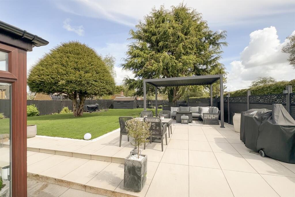 Mayfields, 1 Manor Close