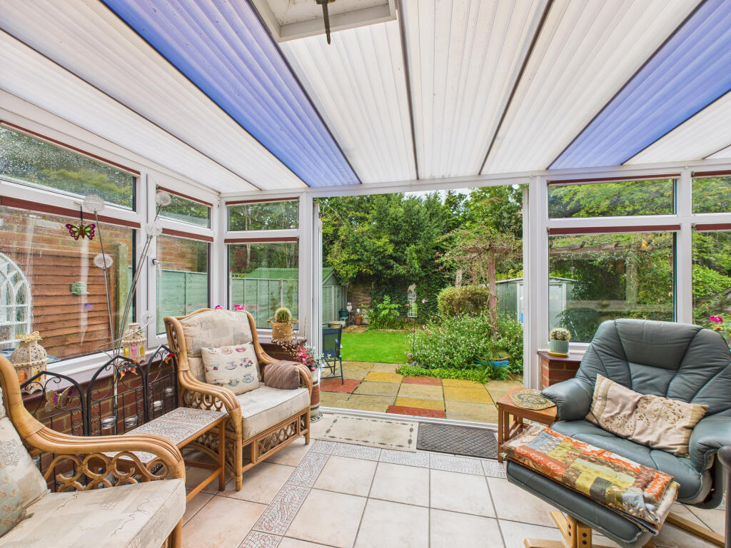 CAM02909G0-PR0484-STILL011