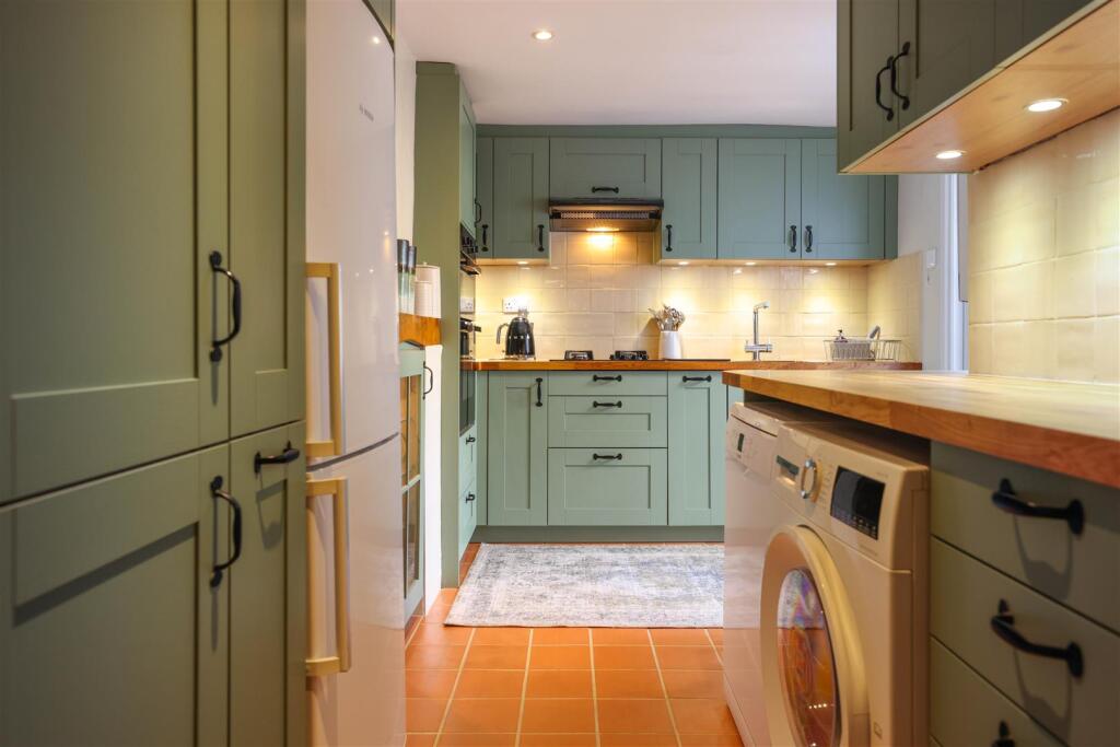 63 Whiting Street [Kitchen] 01.jpg