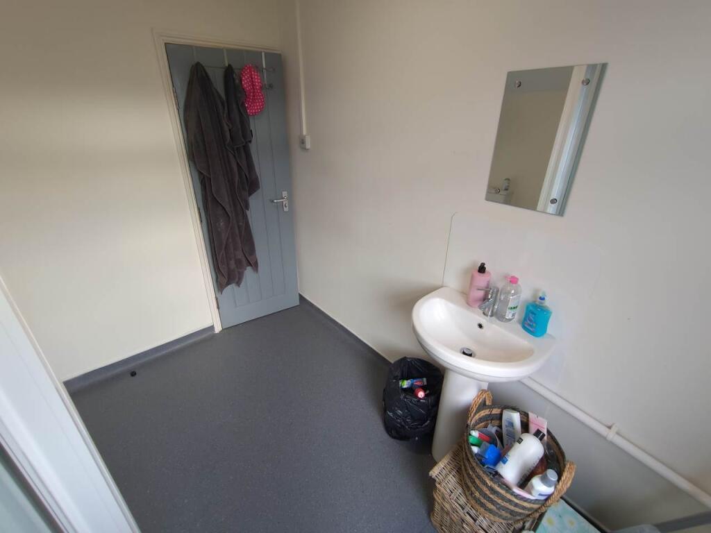 First floor shower r