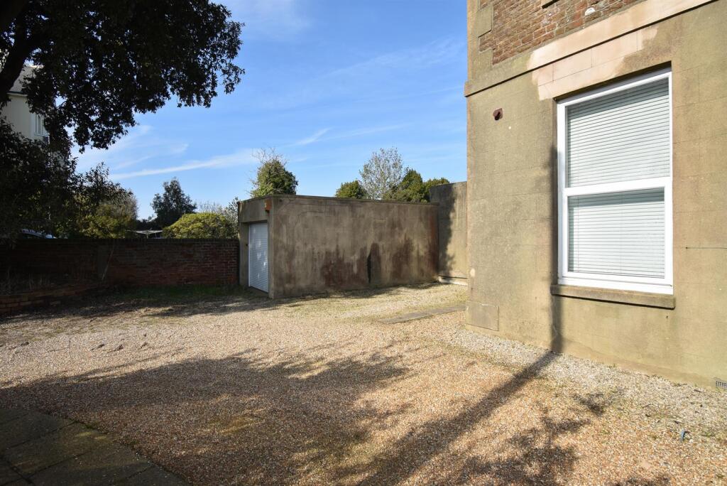 Pakring &amp; garage