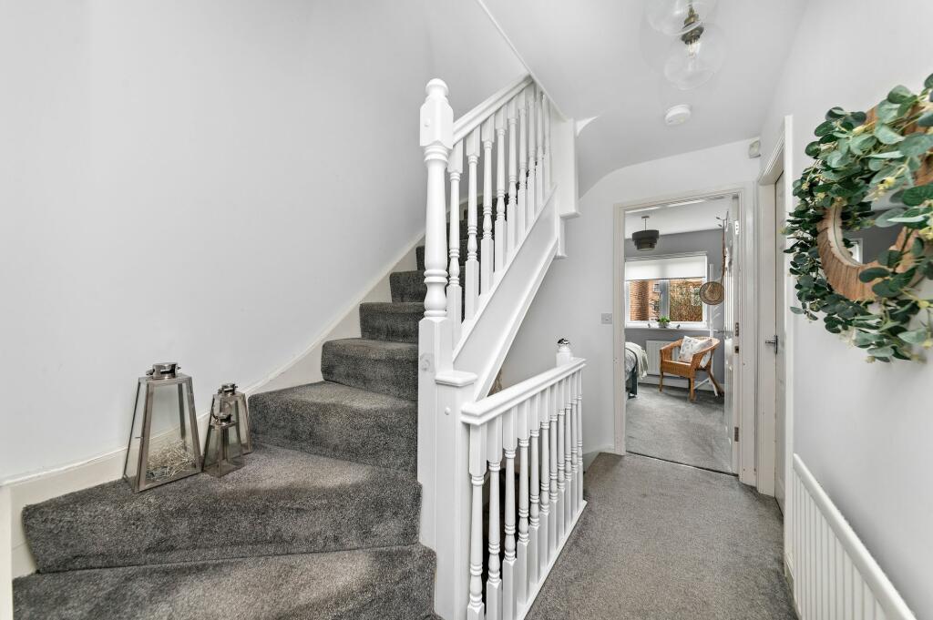 FIRST FLOOR LANDING