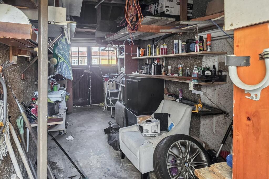 64 Alicia Gardens, Kenton, Harrow, Middlesex HA3 8JE