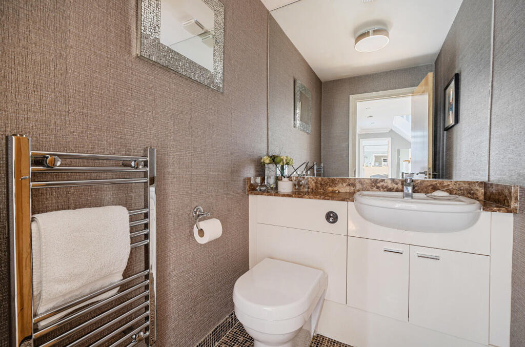 1384102-22-6929b3...