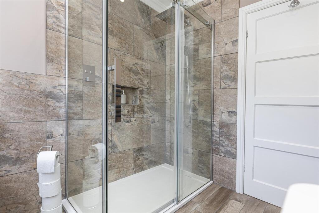 Bramleys Estate Agents - Kennedy Avenue - Fixby (3