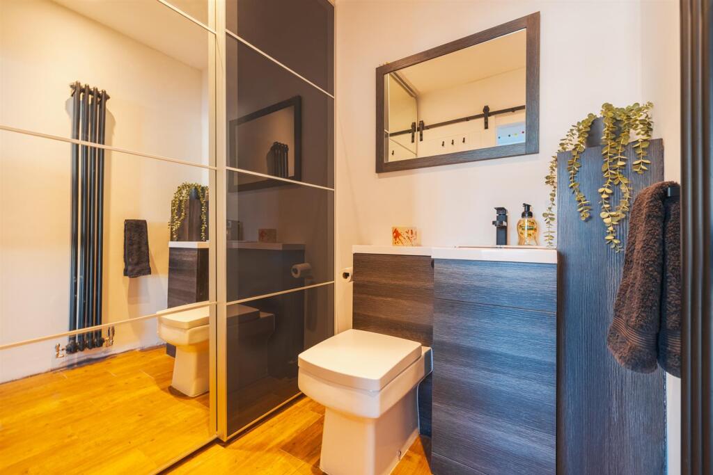 6 Greenfields Close-44.jpg