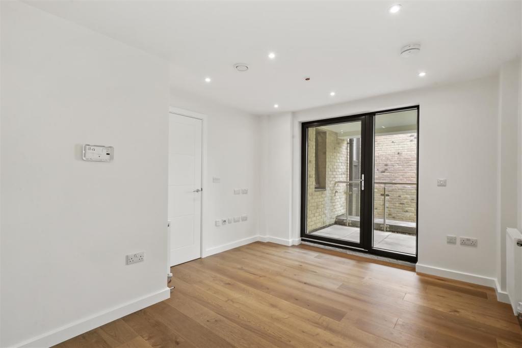 Flat 10, 1 Bridgehill Close - QwzCH0kYpboE7CR58lPw